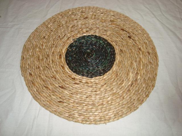 Cirular rattan table mats